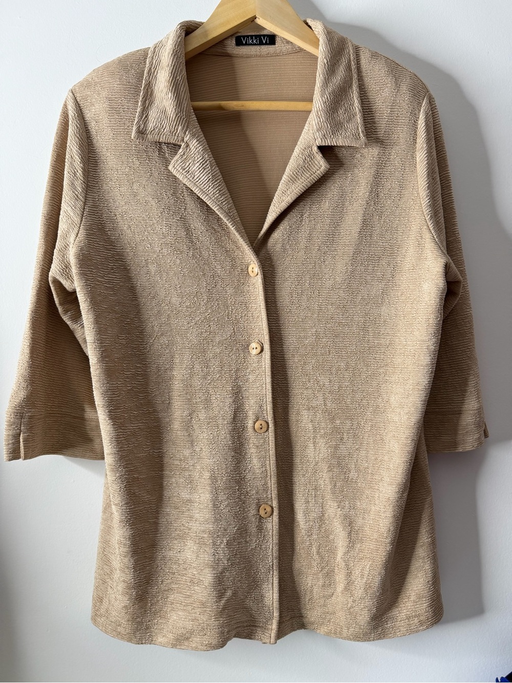 Vikki Vi Beige Textured Button-Front Collar Top